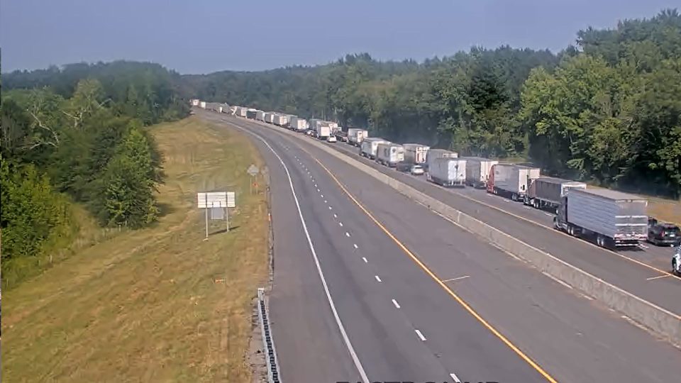 Deadly multi-vehicle accident involving semis blocks I-40 traffic.