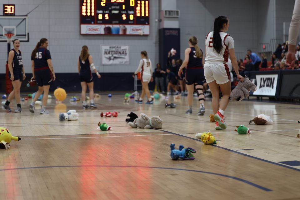 Lyon College to Host ‘Furry Frenzy Toy Toss’ at Nov. 18 Basketball Game